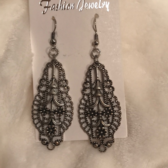 Earring Bundle - Picture 2 of 4